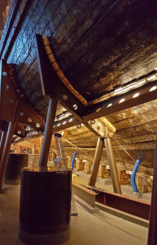 Under the Vasa